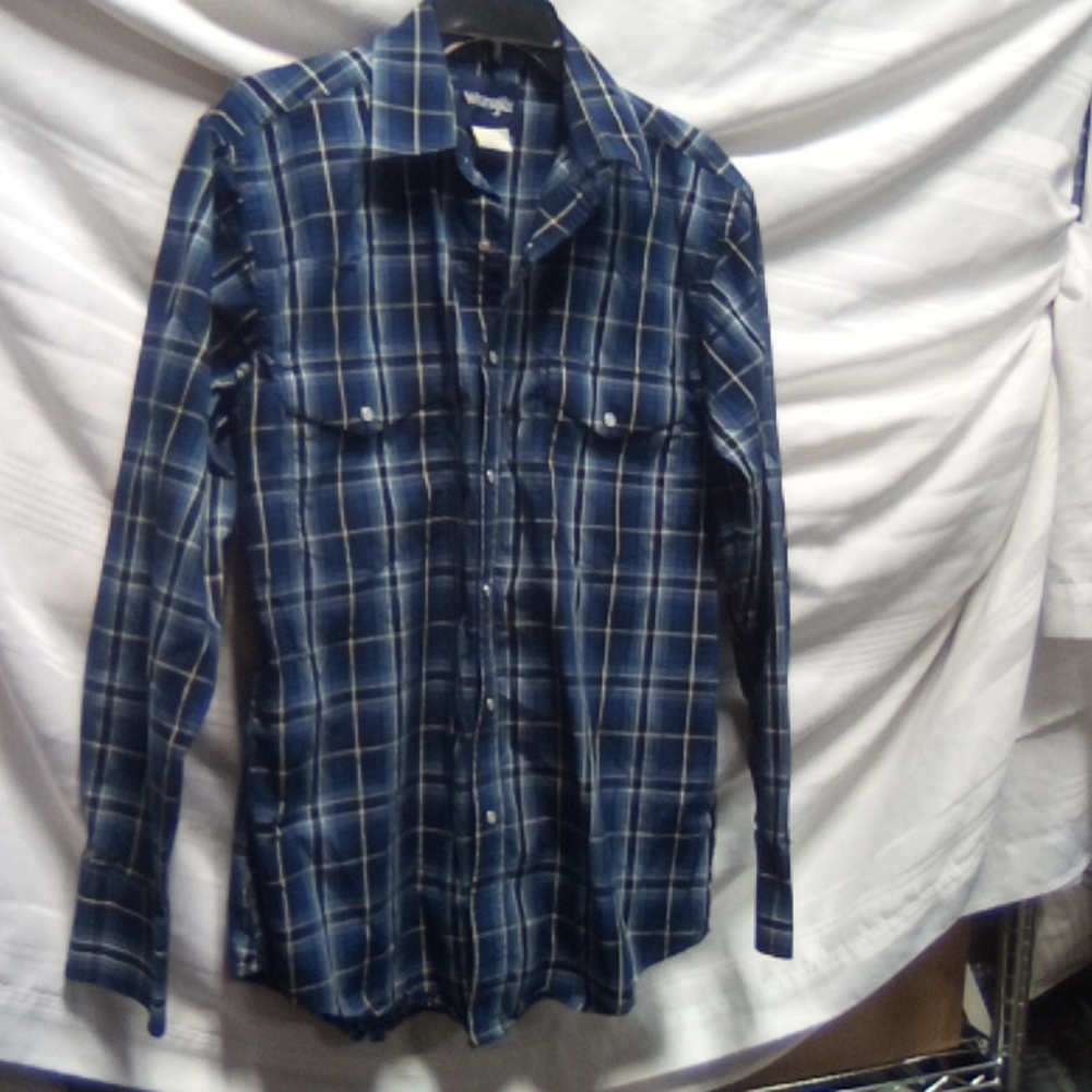 Wrangler snap button shirt sz med